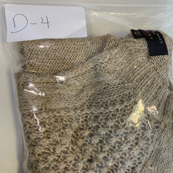 Hand knit cardigan - Picture 10 of 11